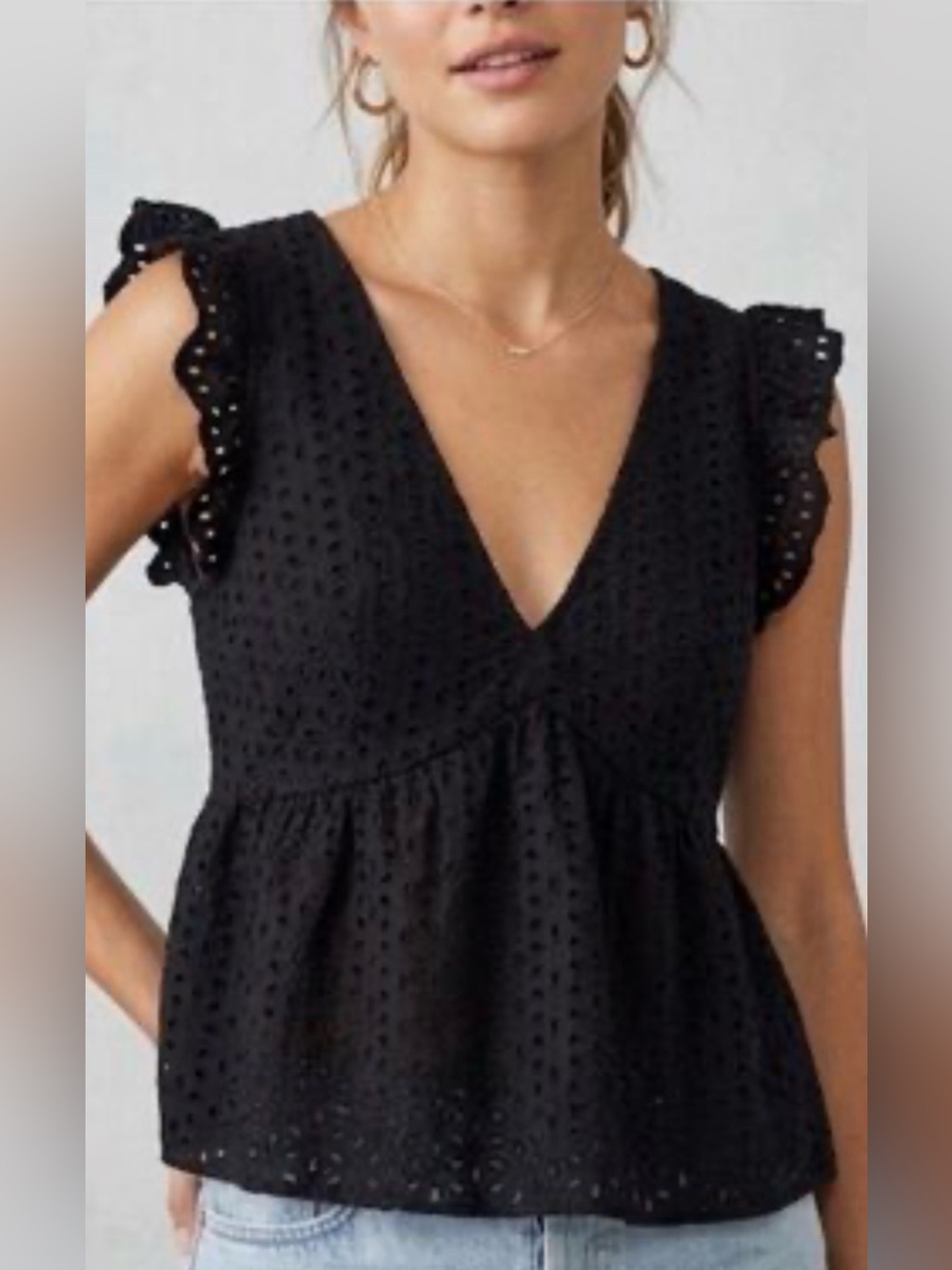 June & Ivy Women’s Eyelet Smoked Top. Size Small